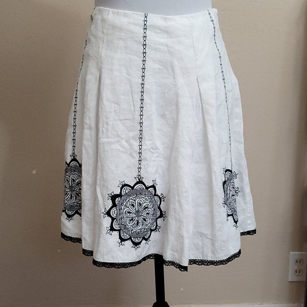 The Limited Skirt - Picture 5 of 10